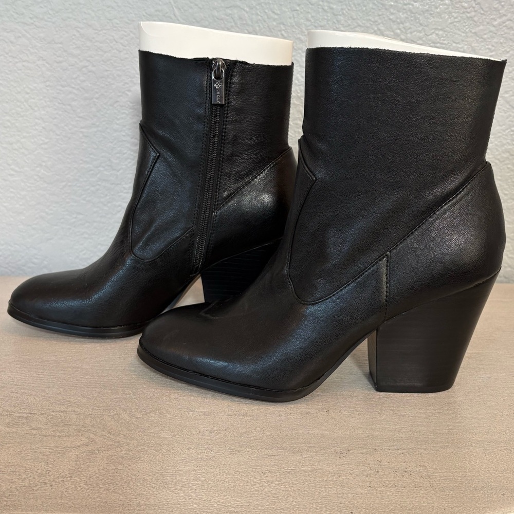 Isola Black Leather 3” Block Heel Ankle Booties size 10 Like New